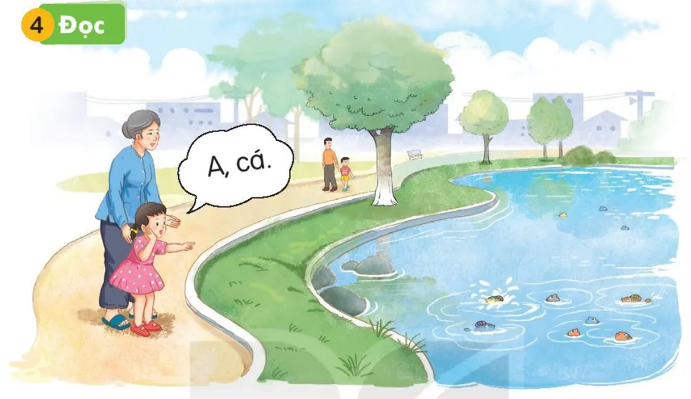 bé cùng bà đi dạo bên hồ, chỉ đàn cá.