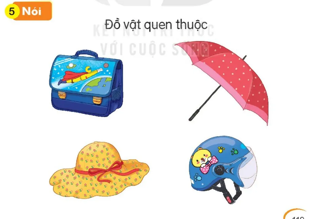 cặp sách, ô, mũ, mũ bảo hiểm.
